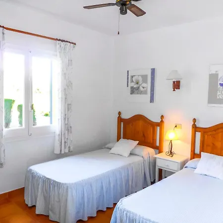 Sleeps 6 Pool Wifi Villa *